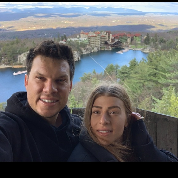 Meet your Posher, Caity - Picture 2 of 6